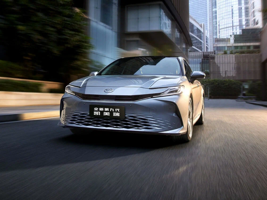 Toyota Camry фото 9 в Москве