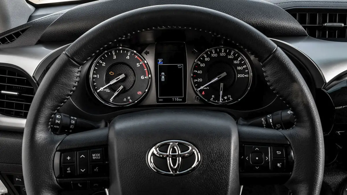 Toyota Hilux фото 12 в Москве