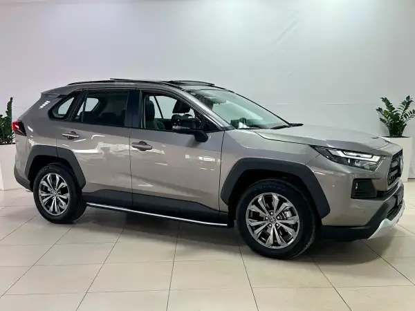Toyota RAV4 2024 в Москве, цена 3 874 000 ₽