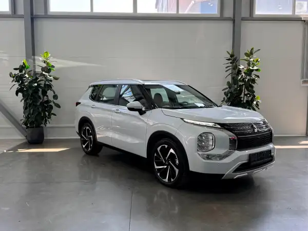 Mitsubishi Outlander 2024 в Москве, цена 4 128 000 ₽